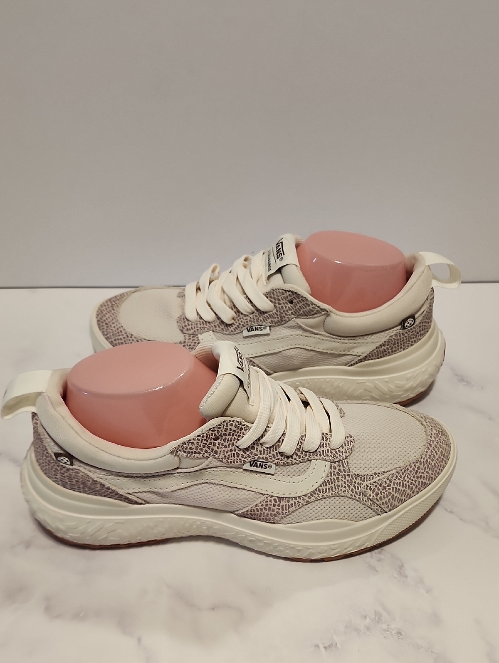 Vans Ultra Range Cream &  Tan  Low-Top Sneakers